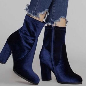 EUC Steve Madden velvet boots. Size 6